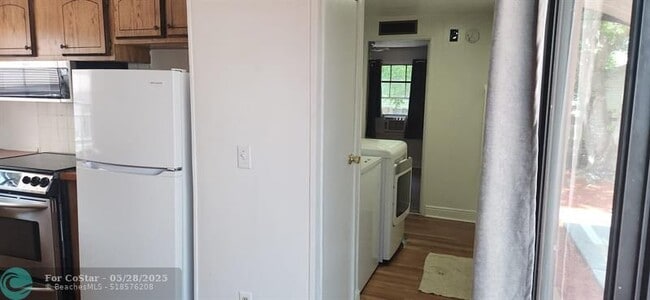 Building Photo - 11868 Watergate Cir
