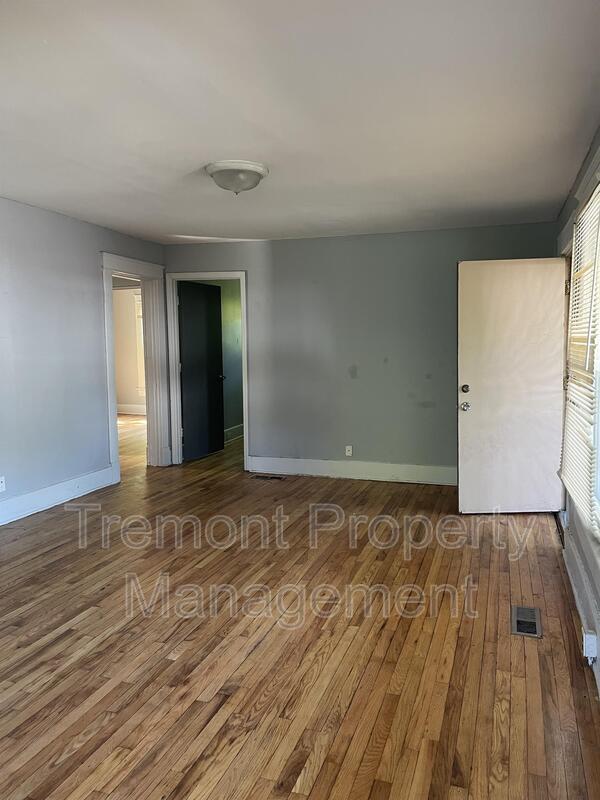 Building Photo - 3734 Seminary St