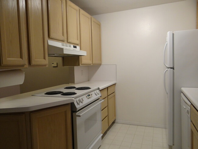 Building Photo - Clean Condo in Meadowbrook Condominium Vil...