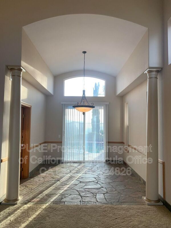 Building Photo - 11 Corte Montena