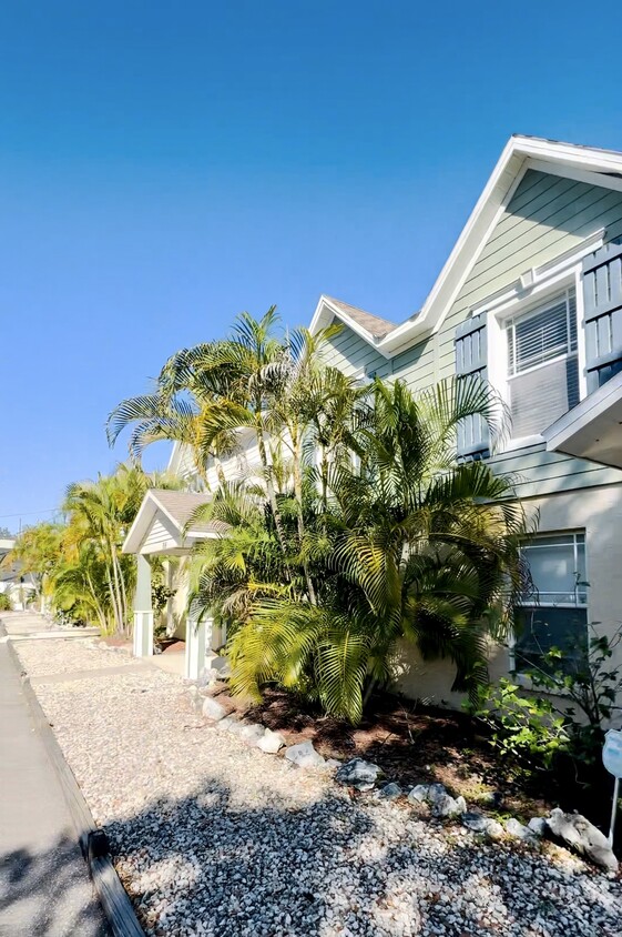Primary Photo - 106 S Habana Ave