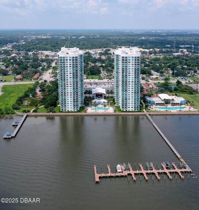 Building Photo - 231 Riverside Dr