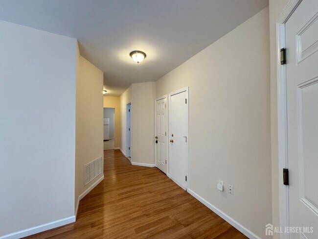 Building Photo - 154 George St