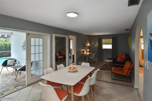 Building Photo - 138 SE 30th St