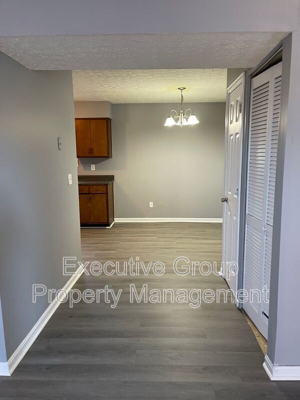 Foto del edificio - 355 Elmwood Dr
