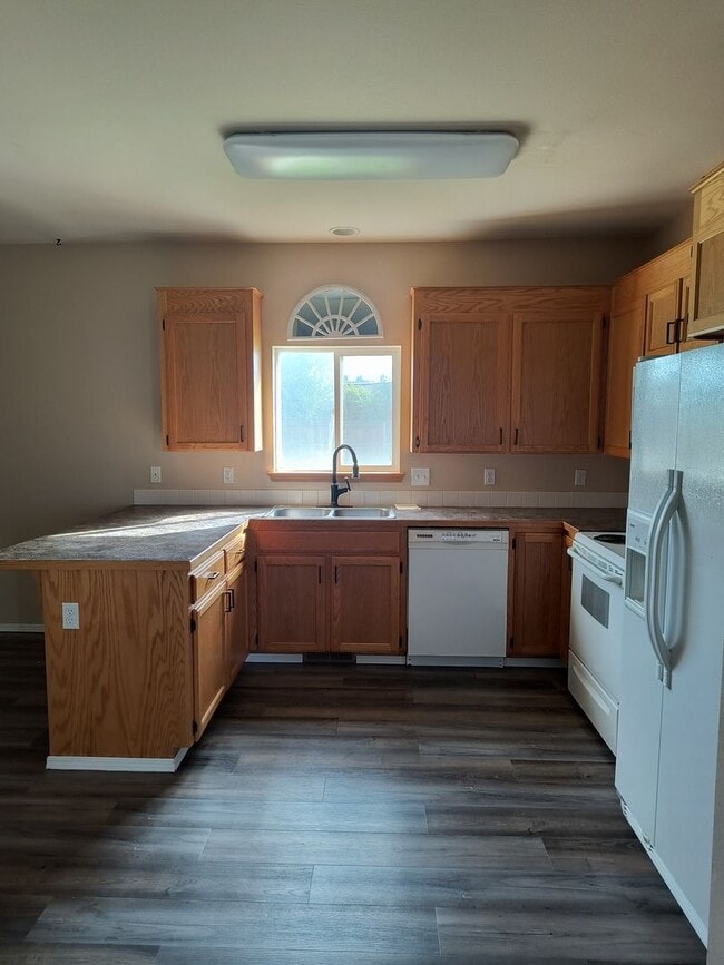 Foto del edificio - 3 Bedroom Home in West Valley!