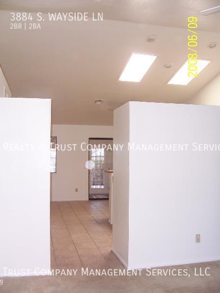 Building Photo - 3884 S Wayside Ln