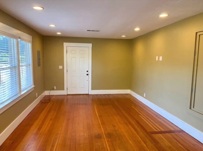 Foto del edificio - 2151 Fern St