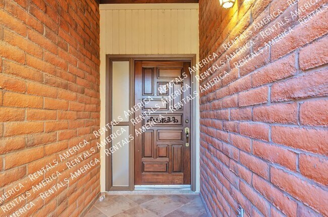 Building Photo - UNIQUE Property in La Cholla Hills.Propert...