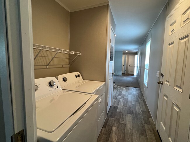 Foto del edificio - 5161 Chantelle Dr