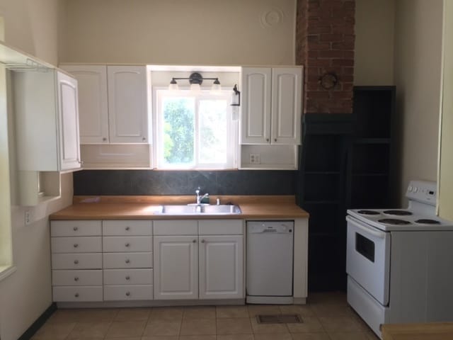 Building Photo - **RESERVE NOW FOR SUMMER 2026* * Great 5 B...