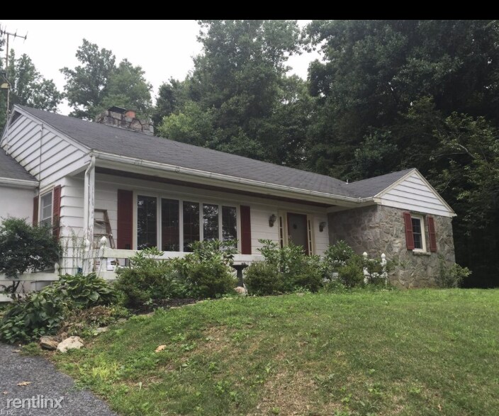 Primary Photo - 3 br, 1 bath House - 122 Valley View Dr