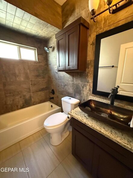 Foto del edificio - 3873 Loma Dante