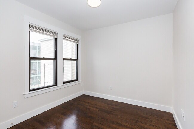 Building Photo - 19 Clary St