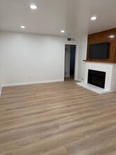 Building Photo - 653 W Henderson Ave