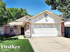 Building Photo - 1409 Grovecrest Dr