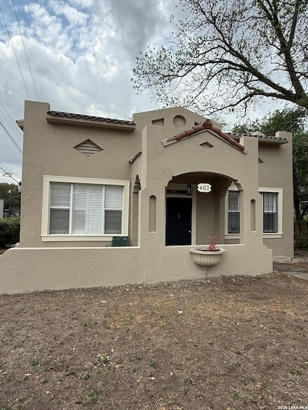 Building Photo - 402 W Elsmere Pl