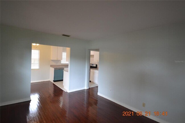 Building Photo - 2801 Sanders Dr
