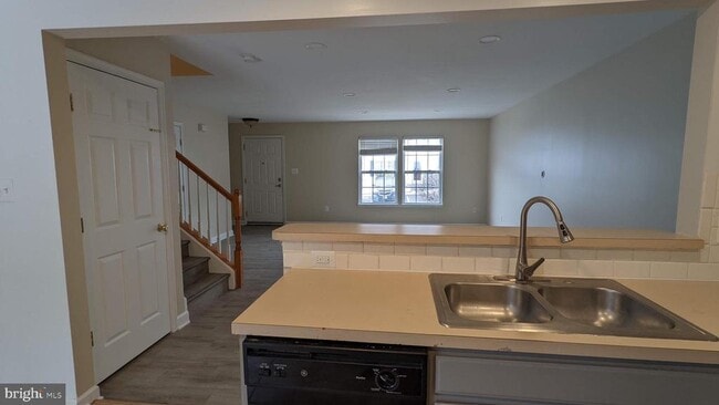Foto del edificio - 829 Gallows Ct