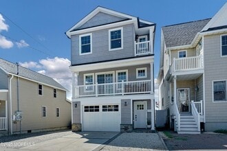 Building Photo - 229 1st Ave