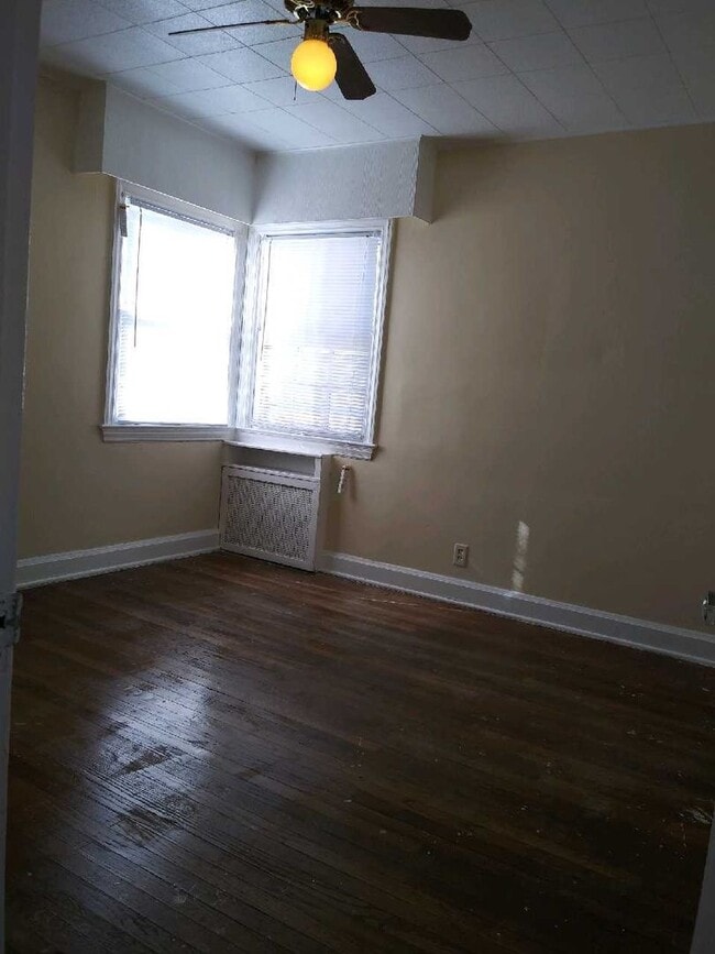 Building Photo - 921 11th St