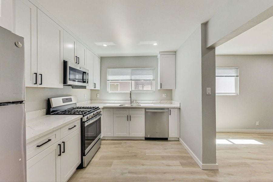 Primary Photo - 1627 Sixth Avenue-02