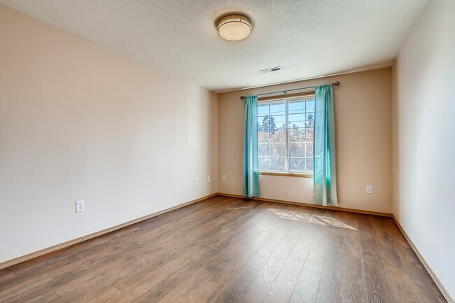 Primary Bedroom - 14318 Se Stark St