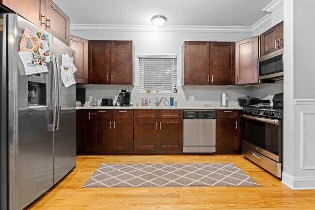 Building Photo - 742 N Avers Ave