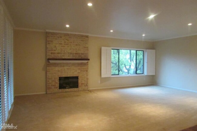 Building Photo - 480 S Orange Grove Blvd