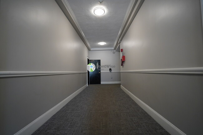 Foto del edificio - 78 Brainerd Rd
