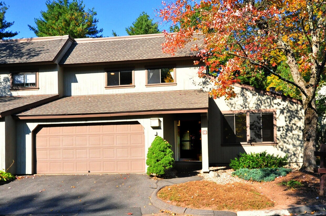Primary Photo - 16 Applewood Ln