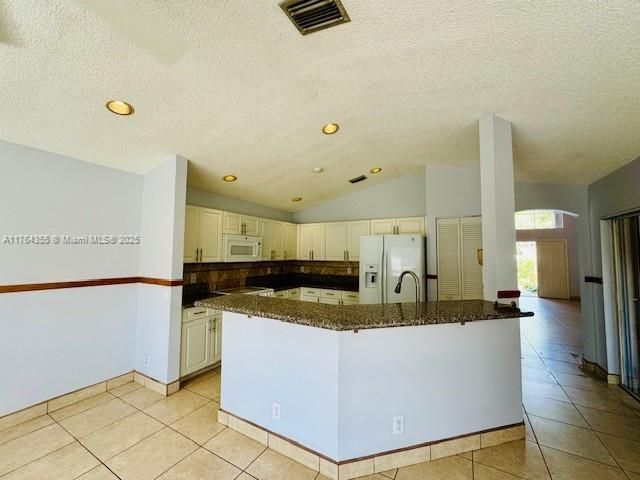 Foto del edificio - 495 Carrington Ln