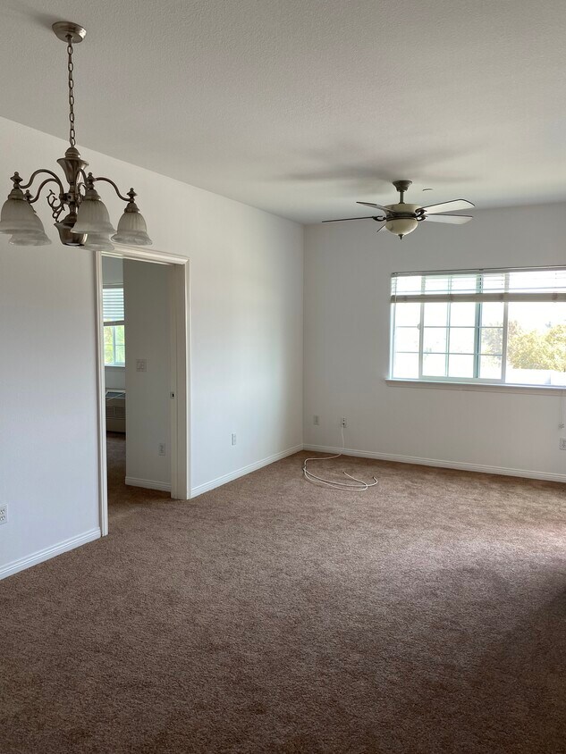Living area w/ fan - 3120 Sepulveda Blvd