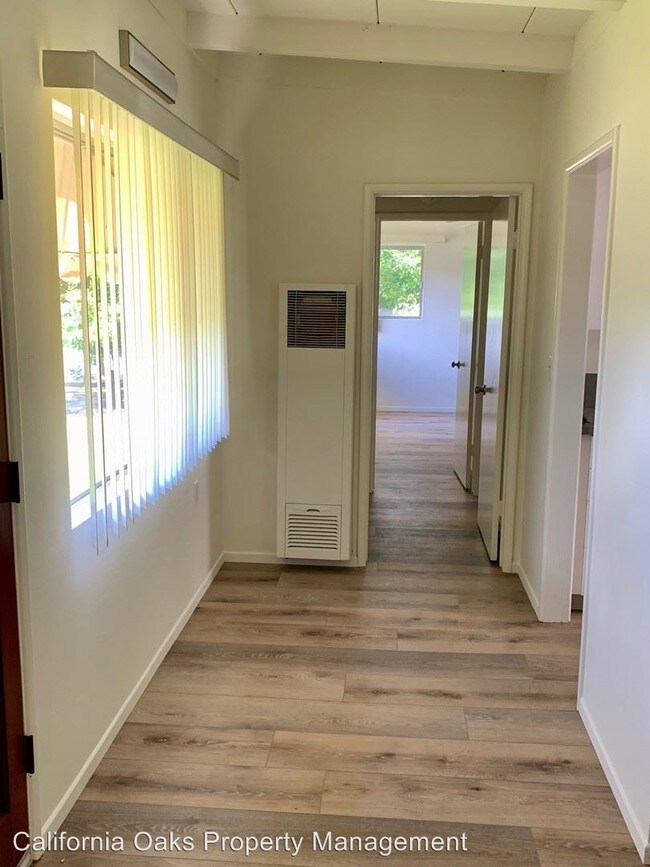 Foto del edificio - 409 E Oak St
