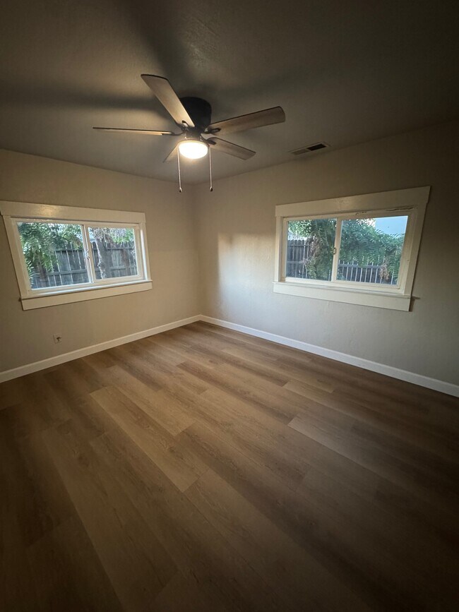 Foto del edificio - 134 Almond Ave
