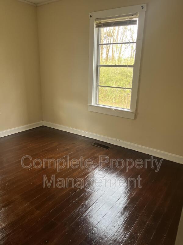 Building Photo - 2324 Treadwell Rd