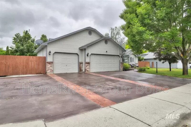 Primary Photo - 1545 E Bishop Dr
