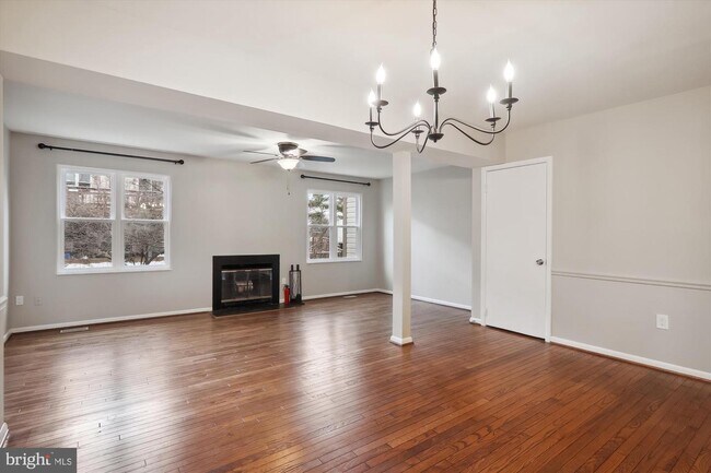 Building Photo - 2830 Schoolhouse Cir