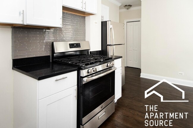 Photo - 3821 N Greenview Ave Apartment