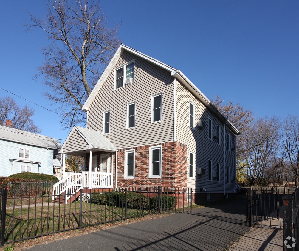 Building Photo - 110-120 Martin St