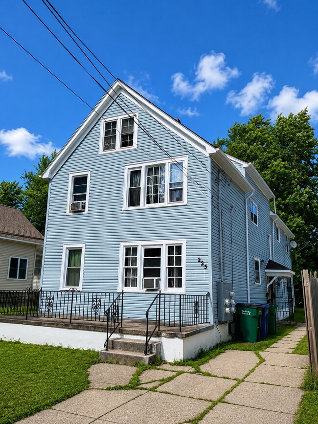 Building Photo - 223 Keystone St