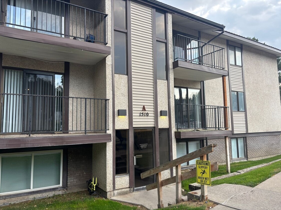Primary Photo - 2 Bedroom 1 Bathroom Apartment