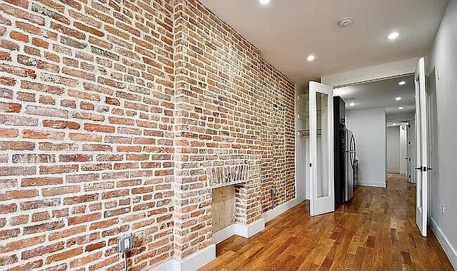 Foto del edificio - 588 Quincy St