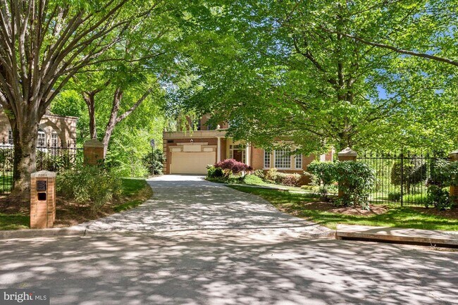 Building Photo - 10004 Chartwell Manor Ct