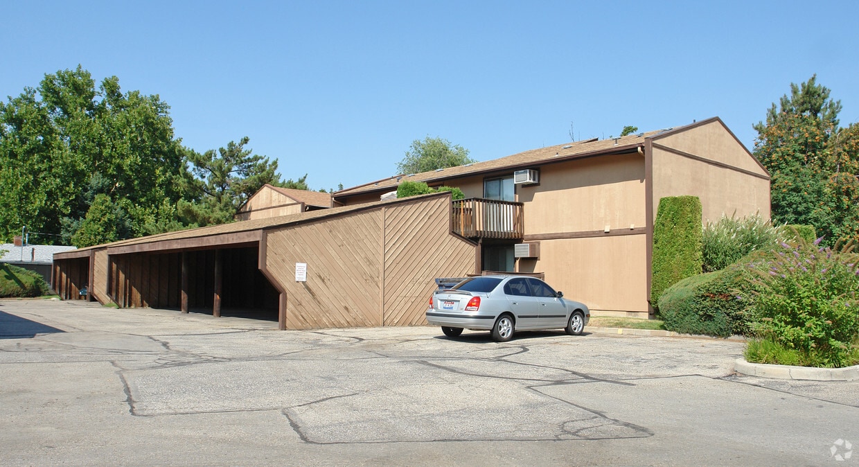 Primary Photo - Cole Meadows Apartments