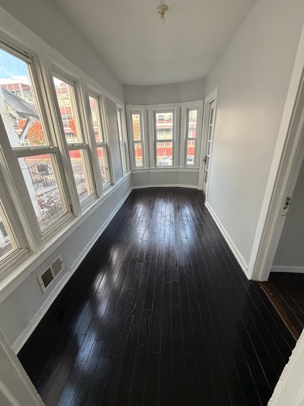 Foto del edificio - 691 Elizabeth Ave