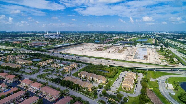 Foto del edificio - 21416 NW 13th Pl