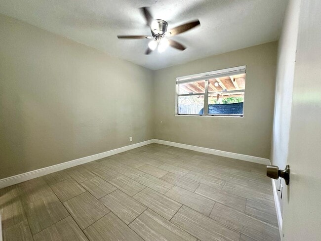 Foto del edificio - 909 Windsor Ave