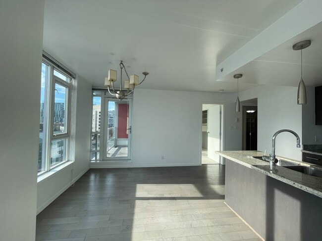 Building Photo - 1887 Crowe St