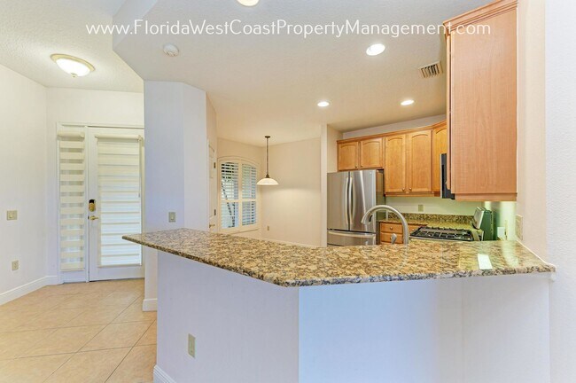 Building Photo - OUTSTANDING SPACIOUS TOWNHOME WITHIN MIRAM...